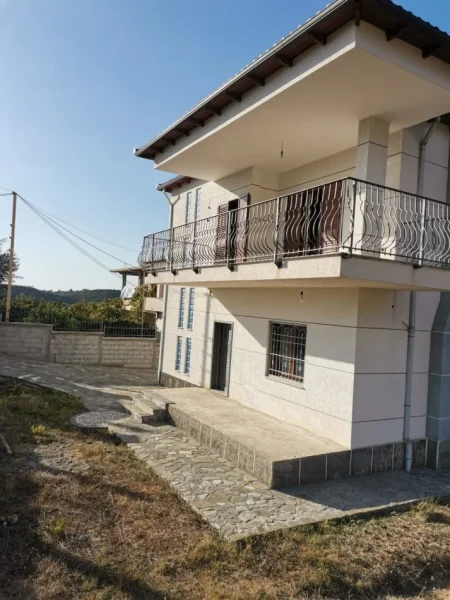 Tirane, shitet Vile 3+1+Ballkon Kati 2, 251 m² 250.000 € (Rruga Myslym Keta Kafe Rremes)