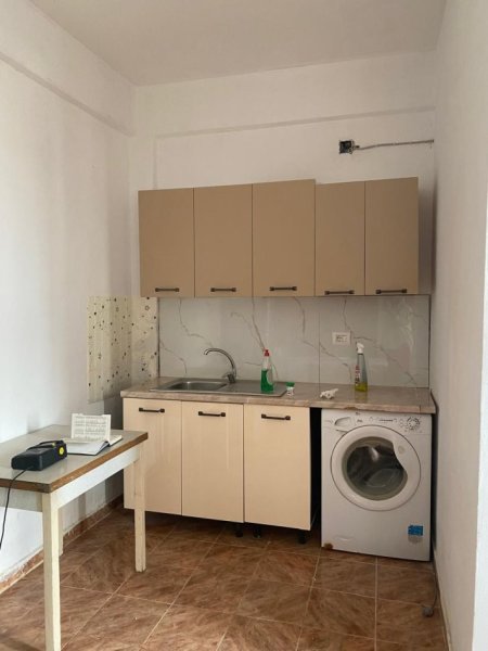 Tirane, jepet me qera garsonier , 220 € (astir)