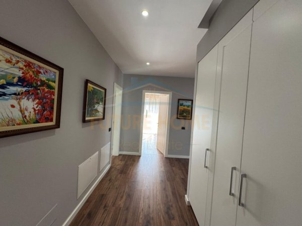 Kavaje, shitet 3+1 Kati 8, 151 m² 175.000 € 