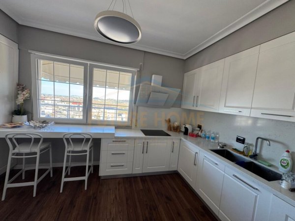 Kavaje, shitet 3+1 Kati 8, 151 m² 175.000 € 