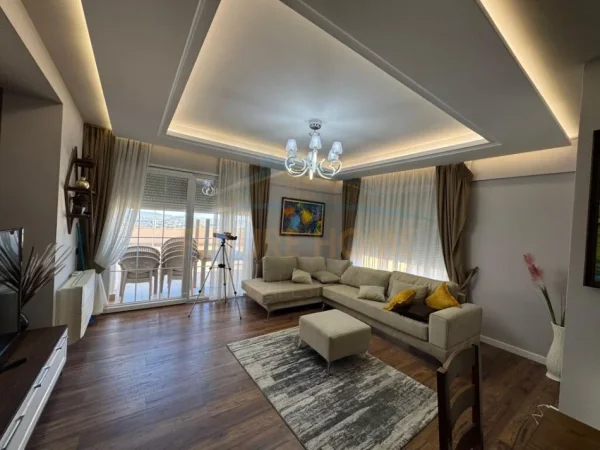 Kavaje, shitet 3+1 Kati 8, 151 m² 175.000 € 