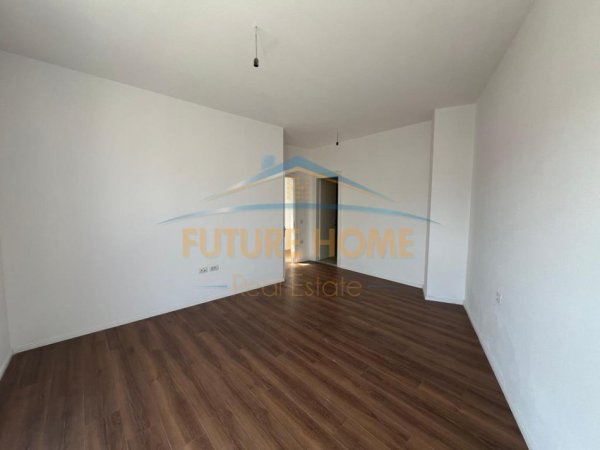 Tirane, shitet apartament 2+1+Ballkon Kati 10, 110 m² 302.000 € (RRUGA E BARRIKADAVE)