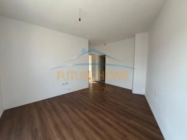 Tirane, shitet apartament 2+1+Ballkon Kati 10, 110 m² 302.000 € (RRUGA E BARRIKADAVE)