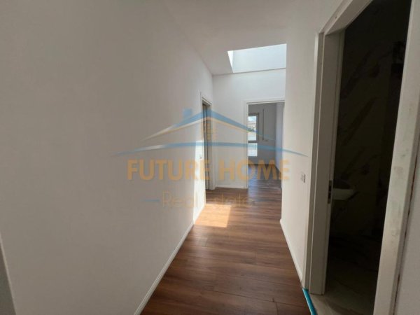Tirane, shitet apartament 2+1+Ballkon Kati 10, 110 m² 302.000 € (RRUGA E BARRIKADAVE)