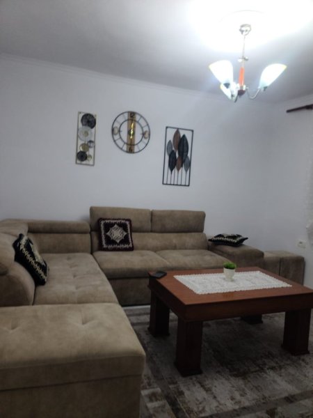 Tirane, jap me qera apartament 3+1+Ballkon Kati 1, 600 € 