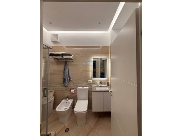 Tirane, shitet apartament 3+1+Ballkon Kati 5, 260 m² 300.000 € (FRESK LINZE)