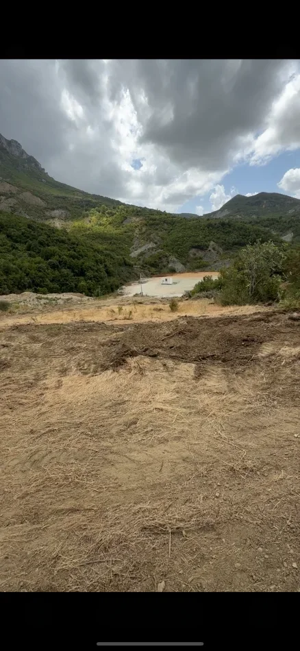 Tirane, shes toke , 2.000 m² (Rruga arbrit , ngjitur me Magas Restaurant)