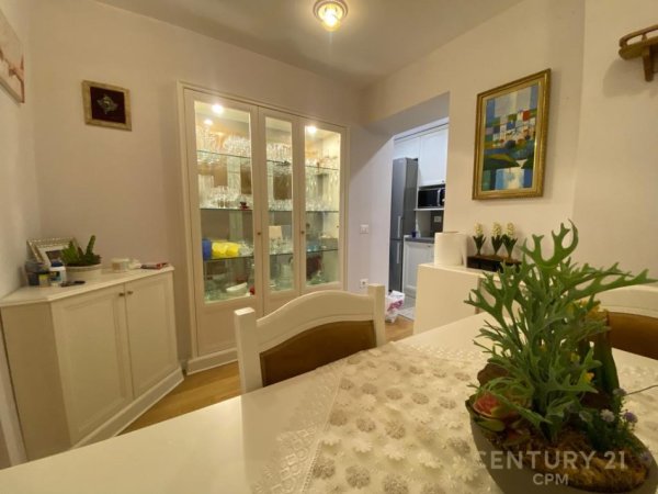 Tirane, jap me qera apartament 2+1 Kati 2, 90 m² 800 € (21 Dhjetori)