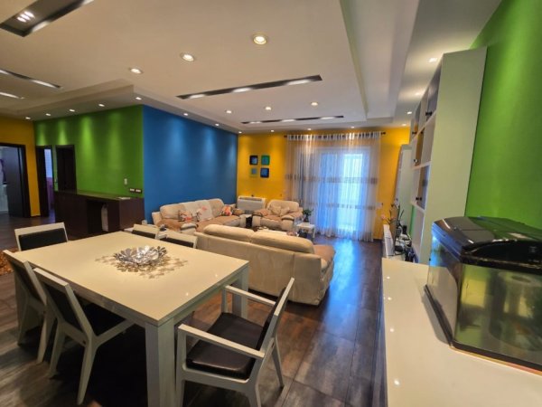Fier, jepet me qera apartament+verande | Penthouse 3+1 , 205 m² 500 € 