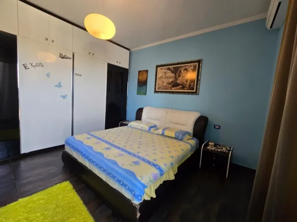 Fier, jepet me qera apartament+verande | Penthouse 3+1 , 205 m² 500 € 