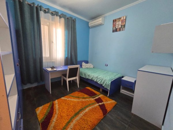 Fier, jepet me qera apartament+verande | Penthouse 3+1 , 205 m² 500 € 