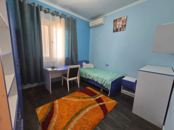Fier, jepet me qera apartament+verande | Penthouse 3+1 , 205 m² 500 € 