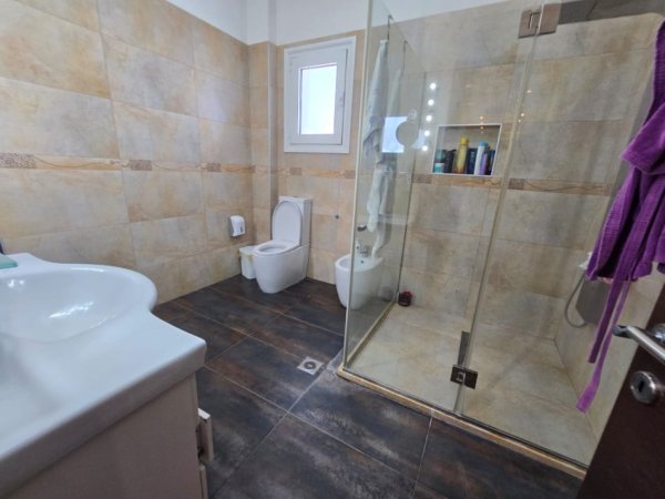 Fier, jepet me qera apartament+verande | Penthouse 3+1 , 205 m² 500 € 