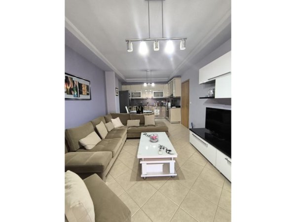 Tirane, jap me qera apartament 2+1 Kati 10, 102 m² 500 € (Astir)
