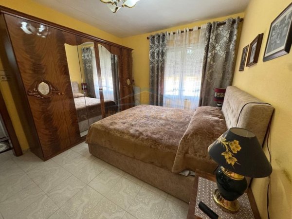Tirane, shitet apartament 2+1 Kati 5, 135.000 € (Rruga e Dibrës, pranë gjimnazit Partizani)