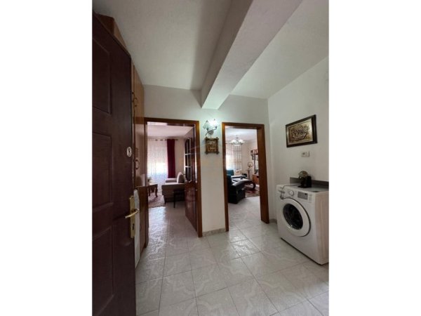 Tirane, shitet apartament 2+1 Kati 5, 135.000 € (Rruga e Dibrës, pranë gjimnazit Partizani)