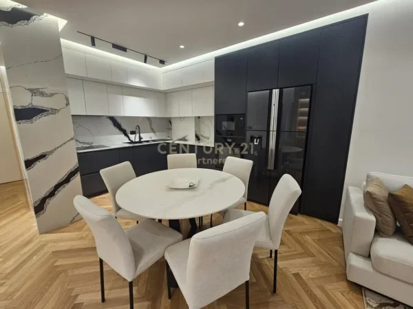 Tirane, jepet me qera apartament 2+1 Kati 6, 105 m² 1.000 € (Astir)