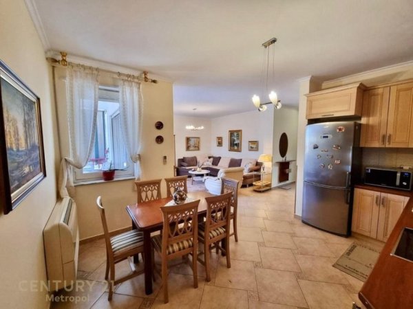 Tirane, jepet me qera apartament 3+1+Ballkon Kati 9, 111 m² 1.000 € (STADIUMI AIR ALBANIA)