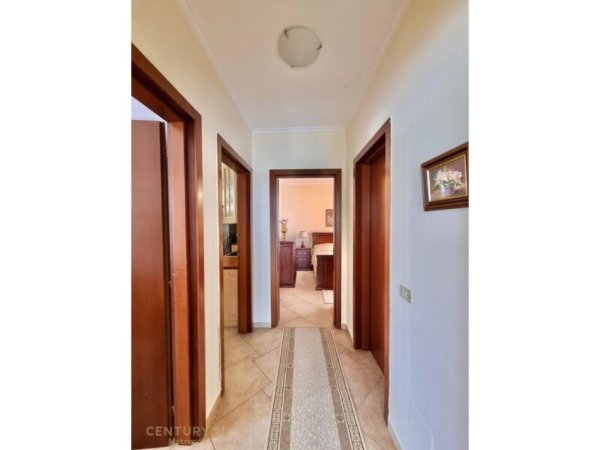 Tirane, jepet me qera apartament 3+1+Ballkon Kati 9, 111 m² 1.000 € (STADIUMI AIR ALBANIA)