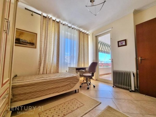 Tirane, jepet me qera apartament 3+1+Ballkon Kati 9, 111 m² 1.000 € (STADIUMI AIR ALBANIA)