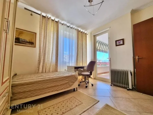 Tirane, jepet me qera apartament 3+1+Ballkon Kati 9, 111 m² 1.000 € (STADIUMI AIR ALBANIA)