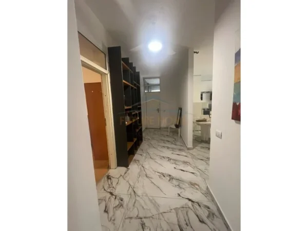 Tirane, jepet me qera apartament 2+1+Ballkon Kati 1, 90 m² 550 € (Selvia)