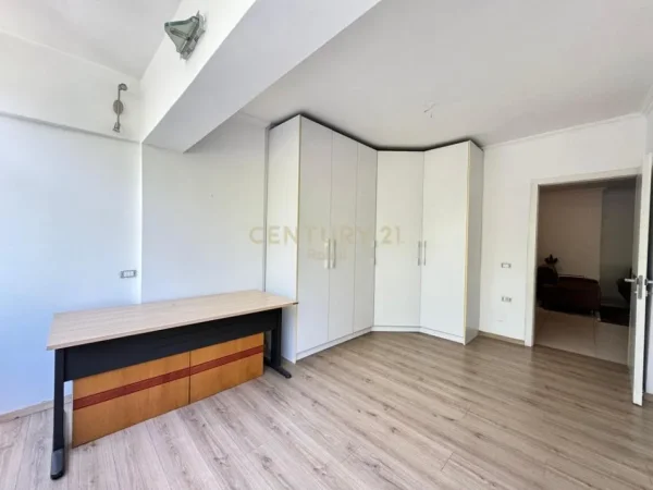 Tirane, shitet apartament 2+1+Ballkon Kati 1, 120 m² 160.000 € (RRUGEN DRITAN HOXHA)