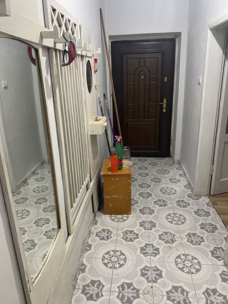 Tirane, jepet me qera 2+1+Ballkon , 