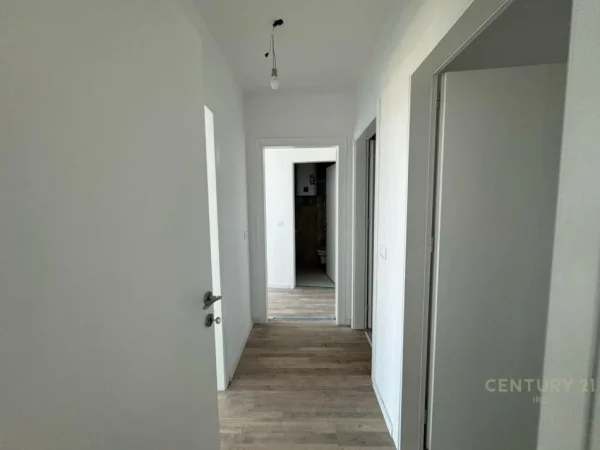 Tirane, jepet me qera zyre Kati 4, 122 m² 1.500 € (Lake View Residence)