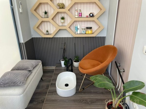 Tirane, shitet ambjent biznesi , 22 m² (Rruga Barrikadave)