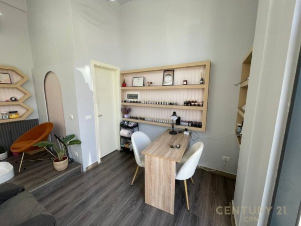 Tirane, shitet ambjent biznesi , 22 m² (Rruga Barrikadave)