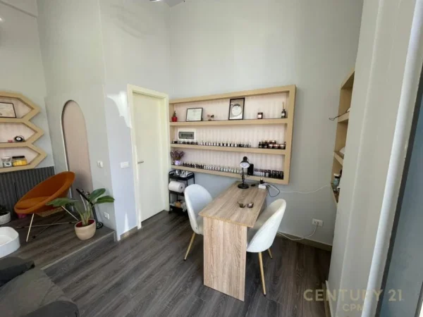 Tirane, shitet ambjent biznesi , 22 m² (Rruga Barrikadave)