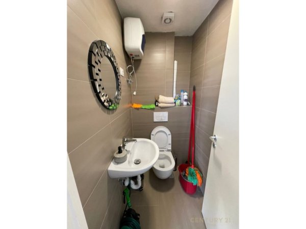 Tirane, shitet ambjent biznesi , 22 m² (Rruga Barrikadave)