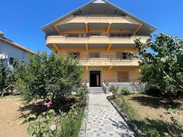 Tirane, jepet me qera Vile 3 Katshe Kati 3, 189 m² 1.800 € (Vaqarr)