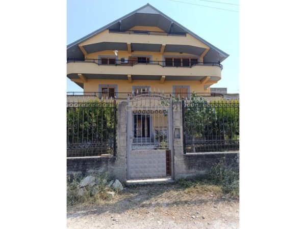Tirane, jepet me qera Vile 3 Katshe Kati 3, 189 m² 1.800 € (Vaqarr)