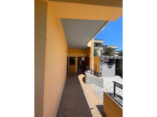 Tirane, jepet me qera Vile 3 Katshe Kati 3, 189 m² 1.800 € (Vaqarr)