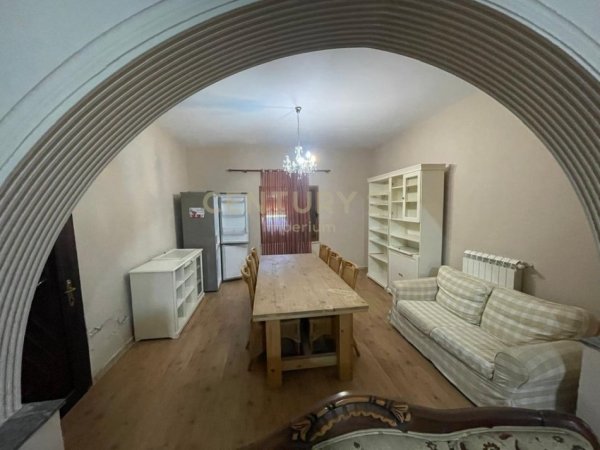 Tirane, jepet me qera Vile 3 Katshe Kati 3, 189 m² 1.800 € (Vaqarr)