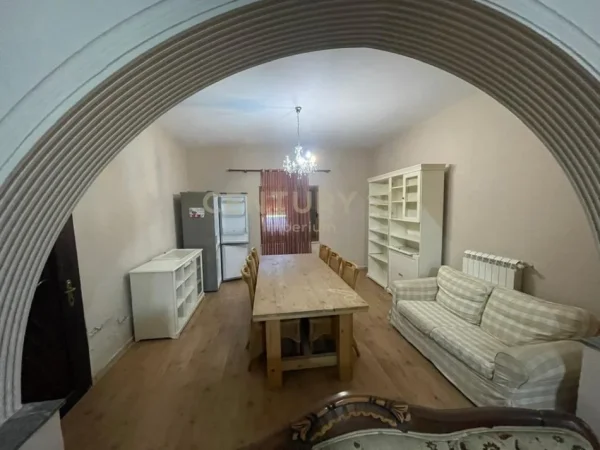 Tirane, jepet me qera Vile 3 Katshe Kati 3, 189 m² 1.800 € (Vaqarr)
