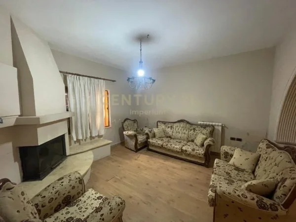 Tirane, jepet me qera Vile 3 Katshe Kati 3, 189 m² 1.800 € (Vaqarr)
