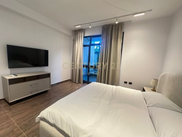 Tirane, jepet me qera Vile 3 Katshe Kati 5, 10.000 € (Vilat Gjermane)
