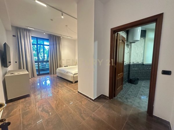 Tirane, jepet me qera Vile 3 Katshe Kati 5, 10.000 € (Vilat Gjermane)