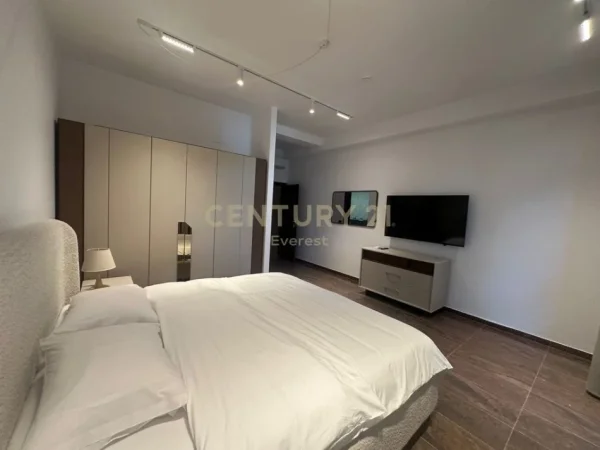 Tirane, jepet me qera Vile 3 Katshe Kati 5, 10.000 € (Vilat Gjermane)
