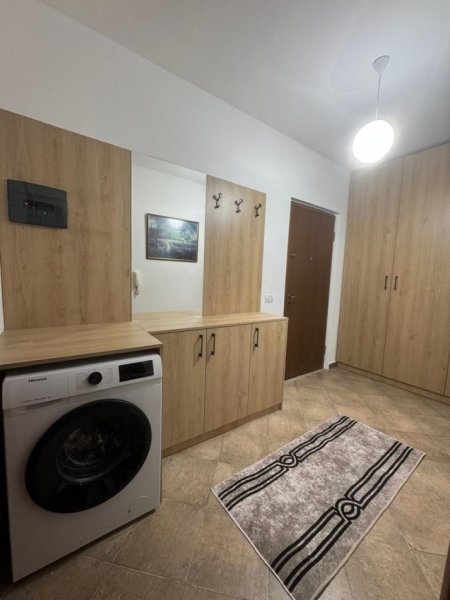 Tirane, jepet me qera apartament 1+1 Kati 5, 500 € (Rruga Robert Shvarc)
