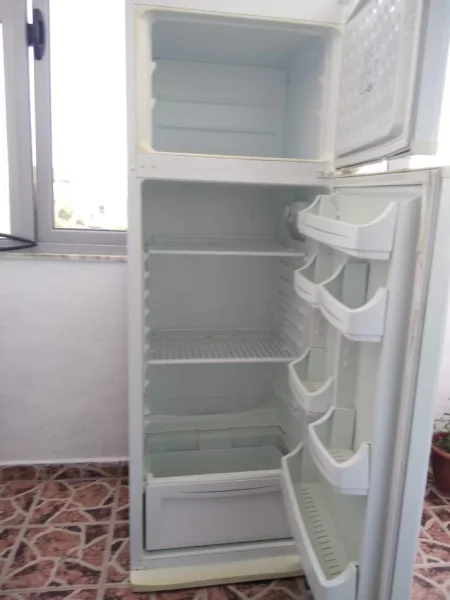 Vlore, shes frigoriferin ne foto per vetem 6.000 lek te reja [ne gjendje te mire pune]