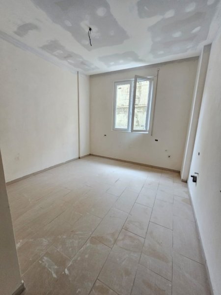 Shkembi Kavajes, shitet apartament 1+1+Aneks Kati 1, 54 m² 50.000 € 