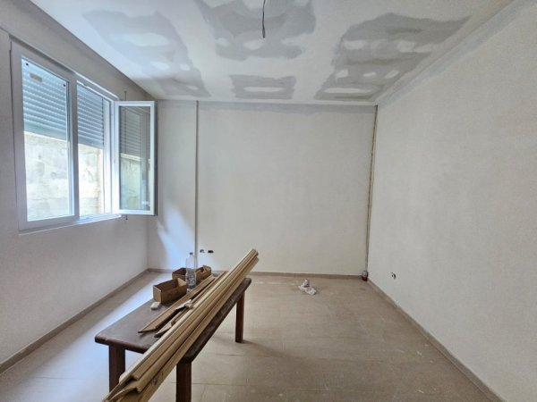 Shkembi Kavajes, shitet apartament 1+1+Aneks Kati 1, 54 m² 50.000 € 