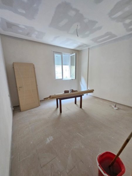 Shkembi Kavajes, shitet apartament 1+1+Aneks Kati 1, 54 m² 50.000 € 