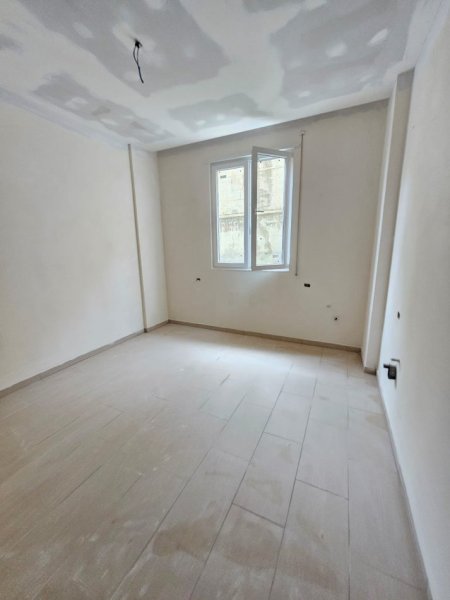 Shkembi Kavajes, shitet apartament 1+1+Aneks Kati 1, 54 m² 50.000 € 
