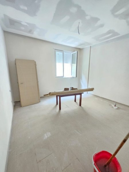 Shkembi Kavajes, shitet apartament 1+1+Aneks Kati 1, 54 m² 50.000 € 