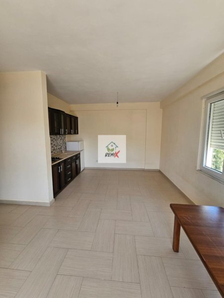 Shkembi Kavajes, shitet apartament 1+1+Aneks+Ballkon Kati 3, 62 m² 65.000 € 